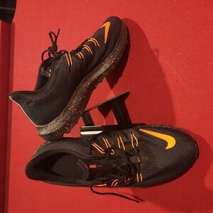 Nike Quest HV Sneakers